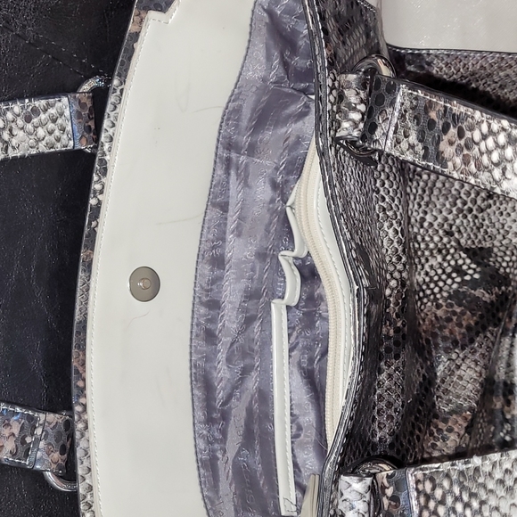 ❤Simply Vera Wang Large Faux Snakeskin Tote Purse❤ - Picture 16 of 16